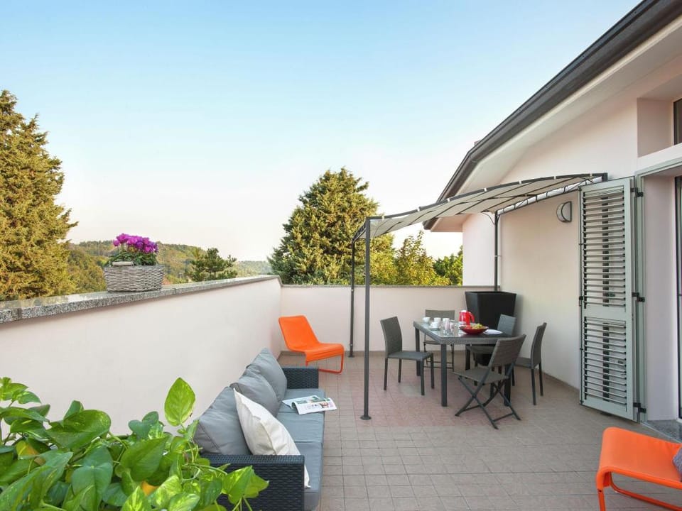 Sunny Stay in Tavullia Hills Villa in Marche