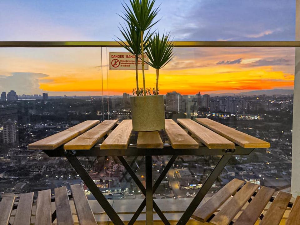 KSL City Mall 5-6pax Netflix｜SmartTv55inch? （B28） Apartment in Johor Bahru