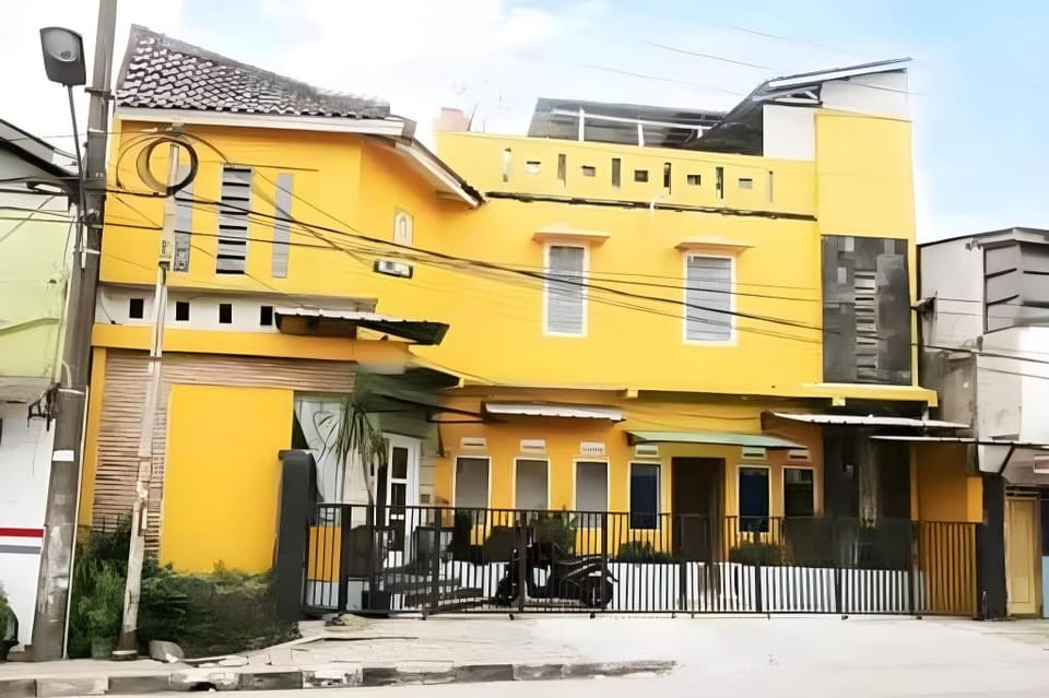 Pemda 22 Mansion Mitra RedDoorz Hotel in West Java