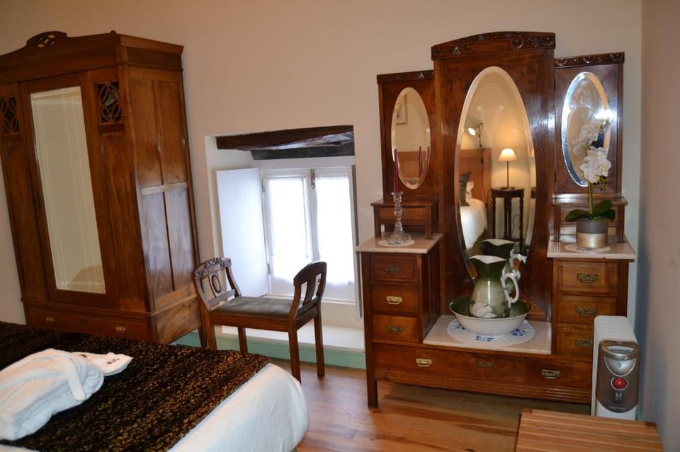 Holiday cottage rental with shared pool and sea and mountain view Vacation rental in Azores District