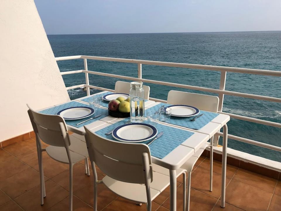 Steps To Sand Pad N Barcelona 3 Room 2 Bath Pkng Apartment in Maresme