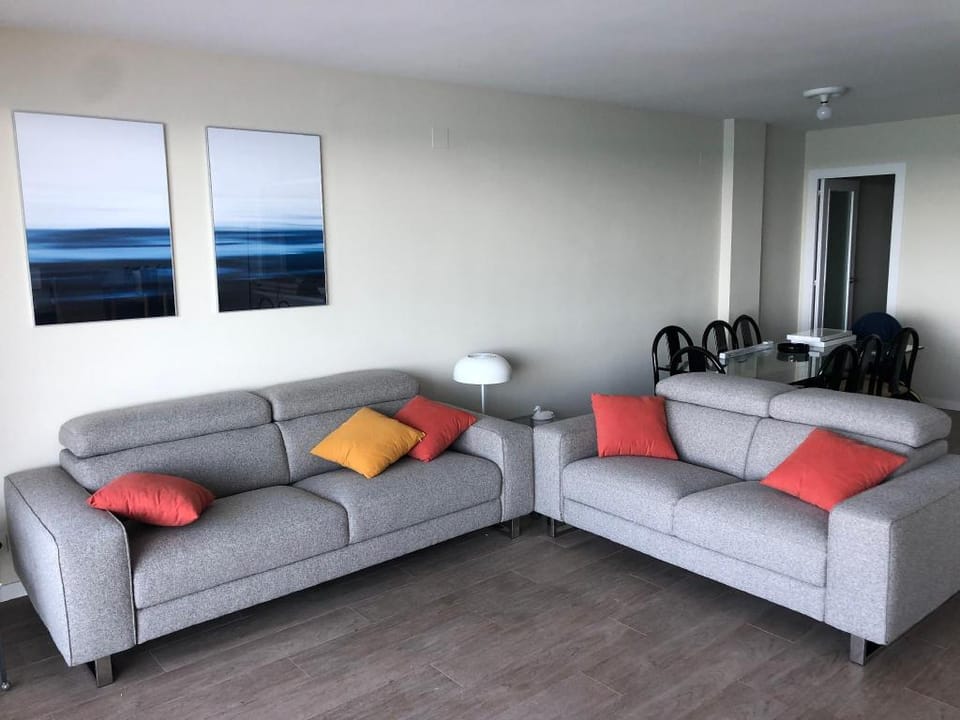 Steps To Sand Pad N Barcelona 3 Room 2 Bath Pkng Apartment in Maresme