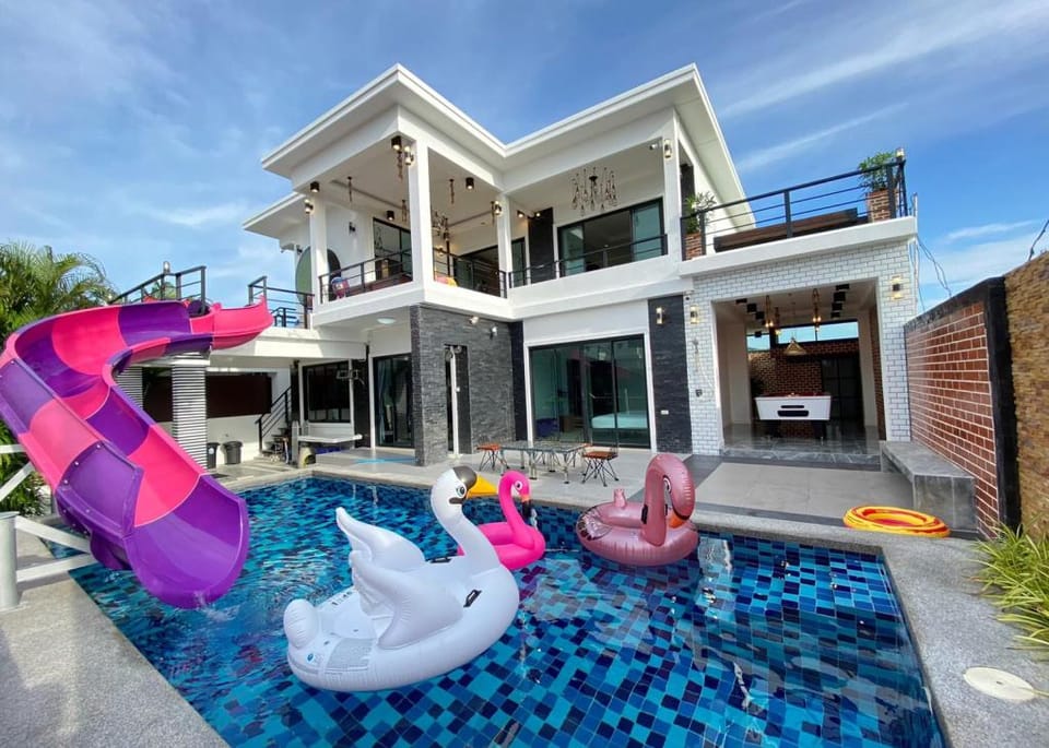 Modern Indy Loft Brick  Huahin pool villa  Vacation rental in Hua Hin District