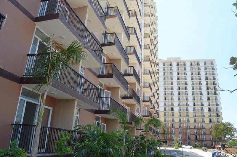 CebuNightSkyCondoTel w/Balcony Near Mactan Airport Apartment in Lapu-Lapu City