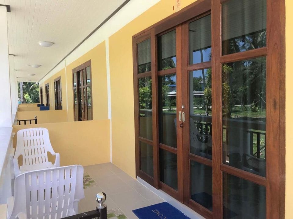 Large Room w/ small Kitchen Garden View near Beach Vacation rental in Wichit