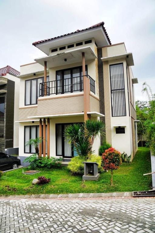 Kayana Pinus Villa Batu Villa in Batu