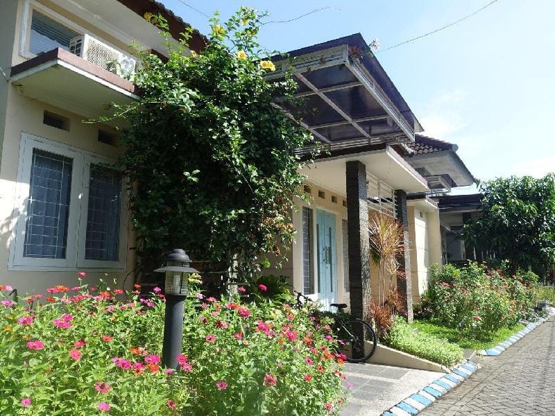 Kedawungville 3 Bedroom House Vacation rental in East Java