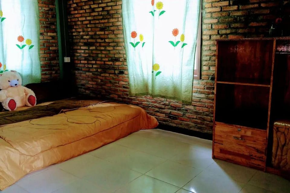 Bua Guesthouse - Standard with Private Bathroom Vacation rental in Indonesia