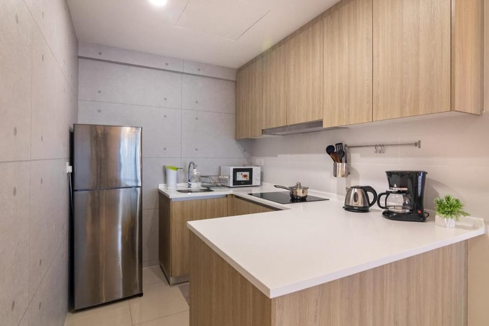 The Cottage by ALV, 3BR Sunny Seaview Apartment in George Town