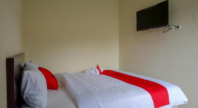 RedDoorz near Terminal Mendolo Wonosobo Hostel in Indonesia