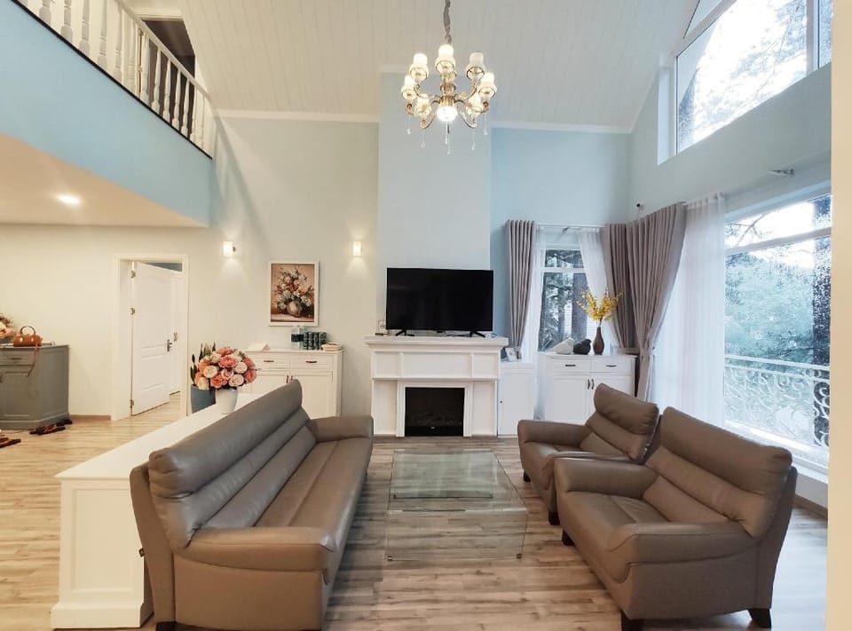Lan Anh Lakeview Villa Villa in Dalat