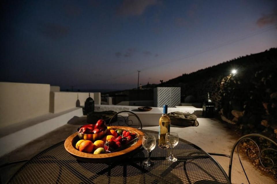 Dandy Cave Villa |Prv Lux|Waterfall Pool & Hot Tub Villa in Santorini