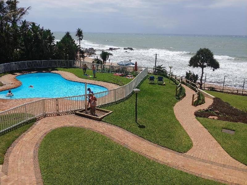 Wake up to a stunning ocean view and fall asleep to the sound of waves breaking Apartment in Dolphin Coast