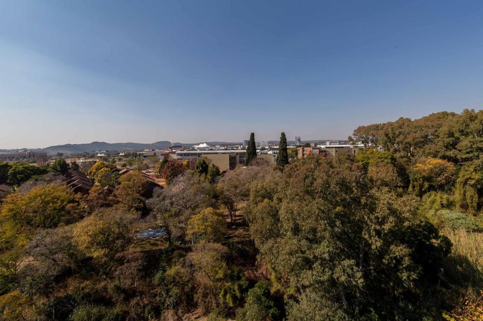 Elegant, upmarket apartment. Wifi, Pool, Gym! Apartment in Pretoria