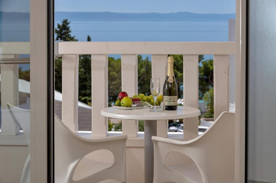 Family suite with a seaview Apartment in Tučepi