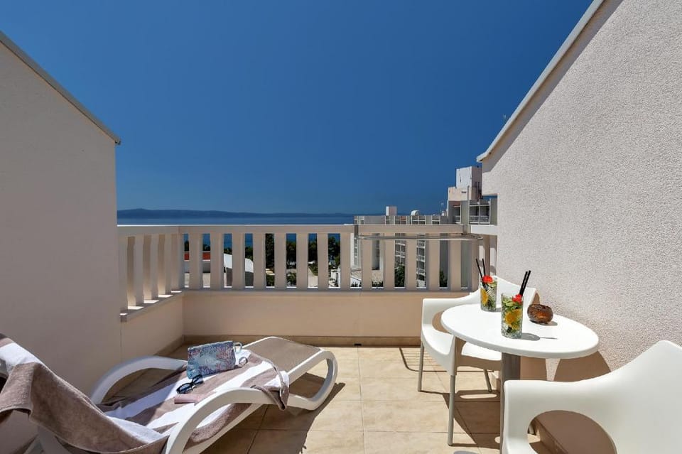 Family suite with a seaview Apartment in Tučepi