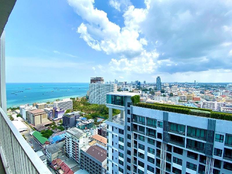 Spacious 2 Bedroom Penthouse Condo In The Base 595 Apartment in Pattaya City