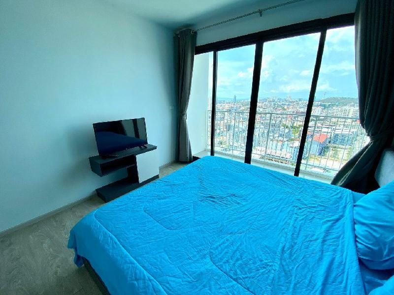 Spacious 2 Bedroom Penthouse Condo In The Base 592 Apartment in Pattaya City