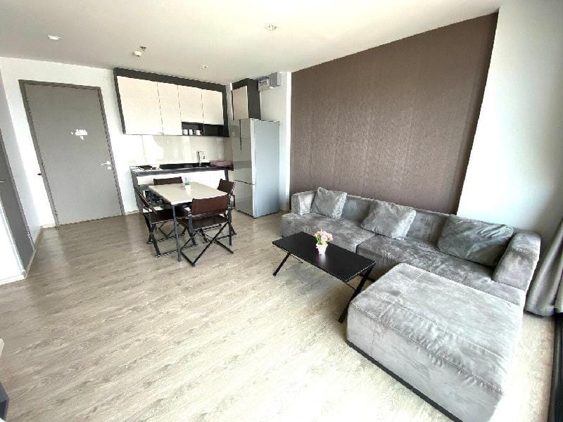 Spacious 2 Bedroom Penthouse Condo In The Base 592 Apartment in Pattaya City