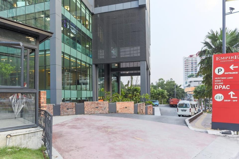 Seven Studio 5 @ Empire Damansara - Netflix & WiFi Apartment in Petaling Jaya