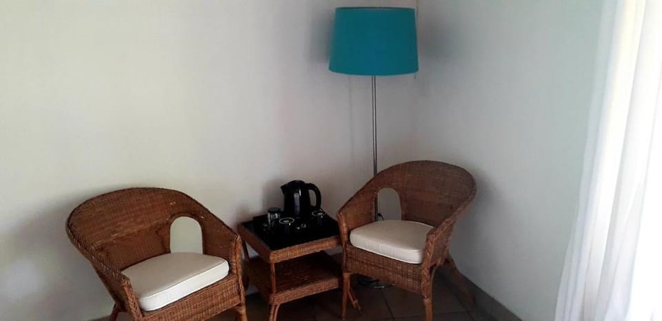 Lovely holiday home for a large family or friends bordering Kruger National Park Vacation rental in South Africa