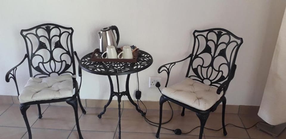 Lovely holiday home for a large family or friends bordering Kruger National Park Vacation rental in South Africa