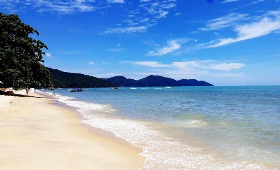 Deluxe PoolView Beach Batu Ferringhi 2 Rooms - 502 Apartment in Batu Ferringhi, Penang, Malaysia