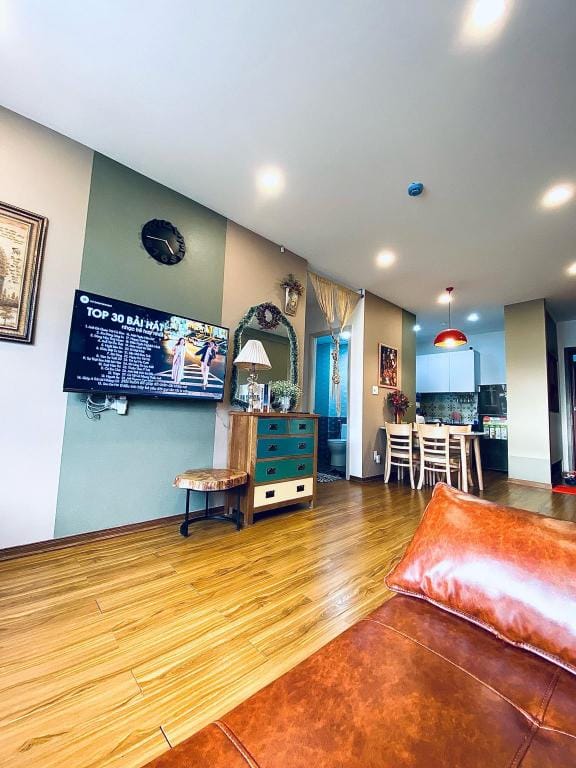 Brown Corner Apartment - Căn hộ 3 PN Apartment in Vietnam