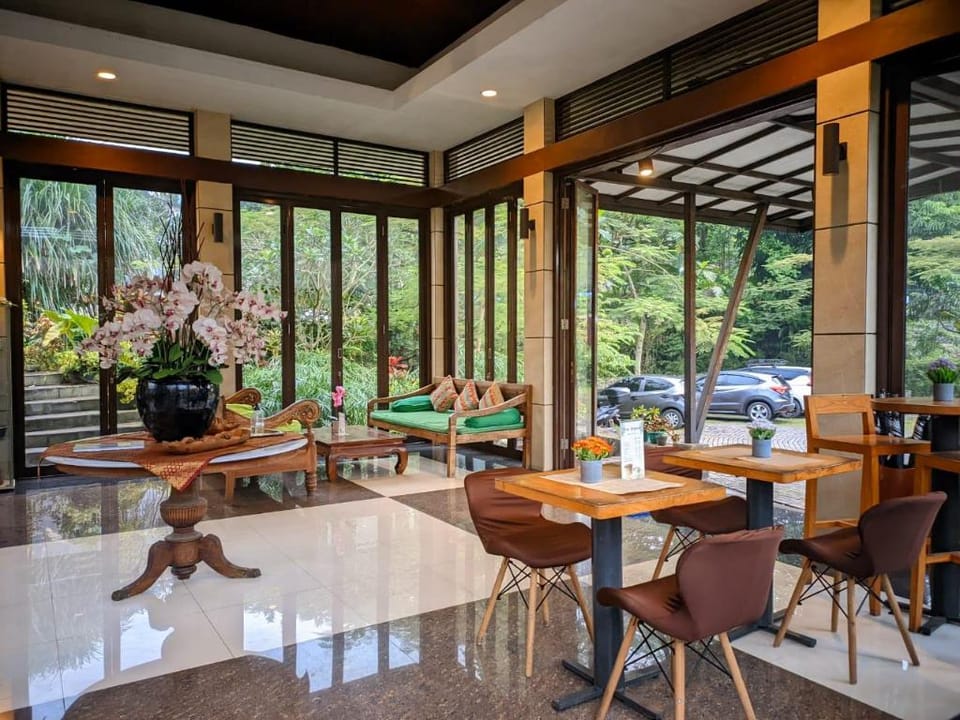 SGB Learning Center Hotel in Cisarua