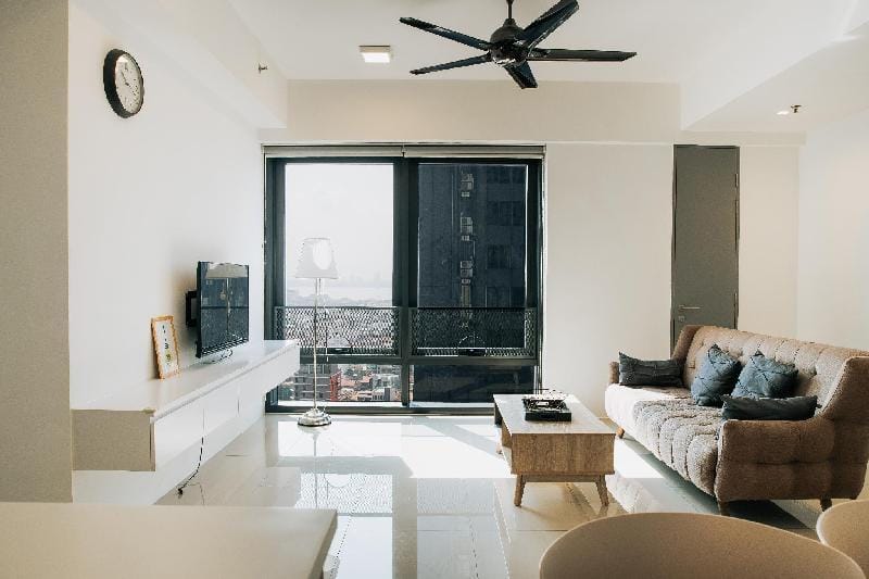 The Pine, 3 BR Seaview @Tropicana 218 Macalister Vacation rental in George Town