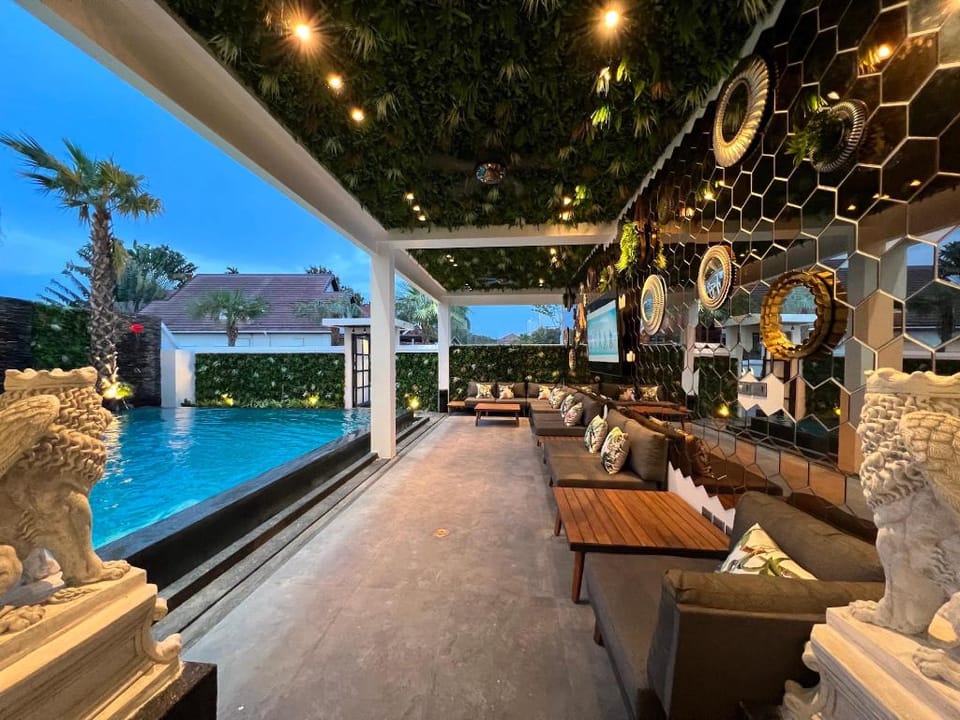 ART Pool Villa Pattaya 8 Bedroom Villa in Pattaya City