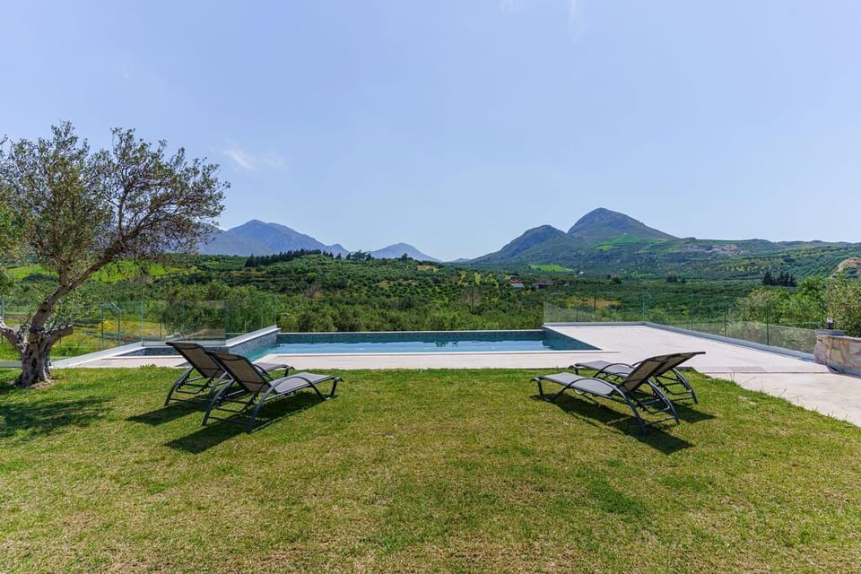 Villa Damnoni Close to Bach  WeelChair Accesible Villa in Crete