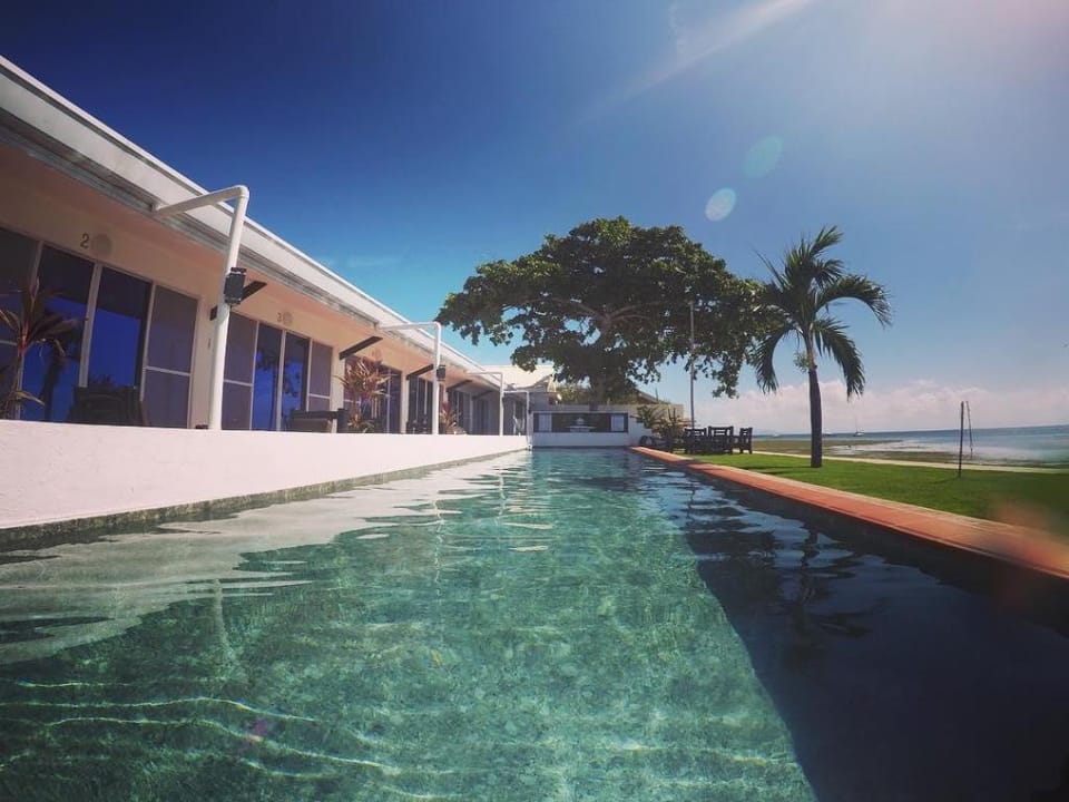 Beachhouse Poolside Room. Villa in Central Visayas