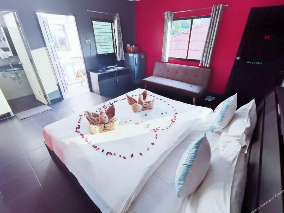 S/LongRent/Cheapest Room no balcony /patongBeach 1 Apartment in Patong
