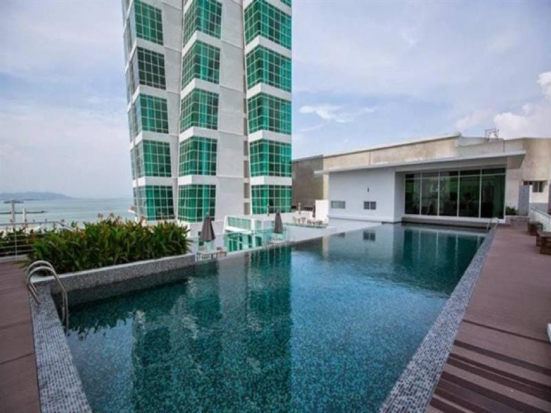 THE PANORAMIC SCANDINAVIAN @ Maritime Suites Apartment in George Town