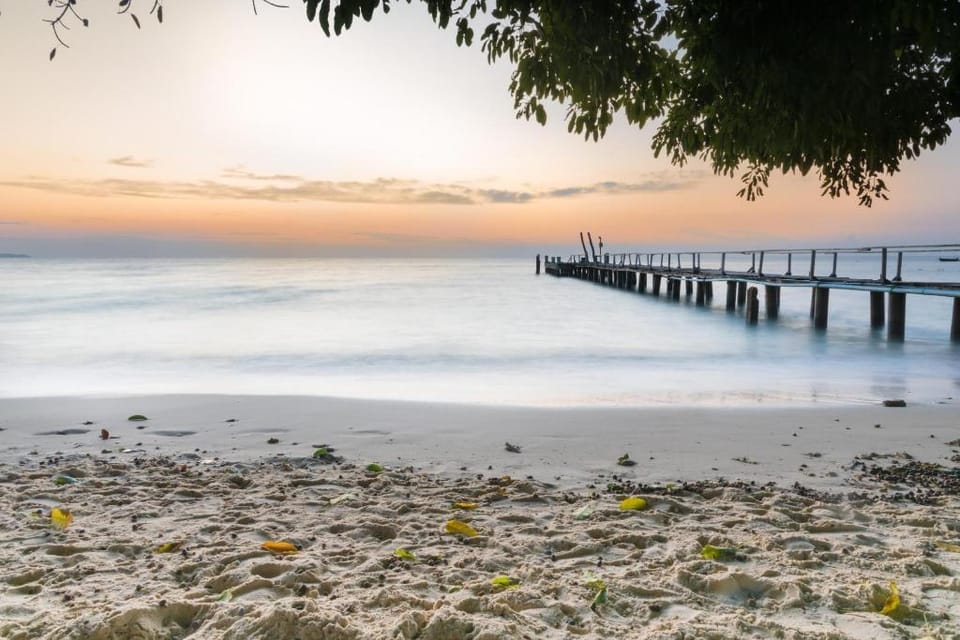 Blue Bay Bungalow Hotel in Phe