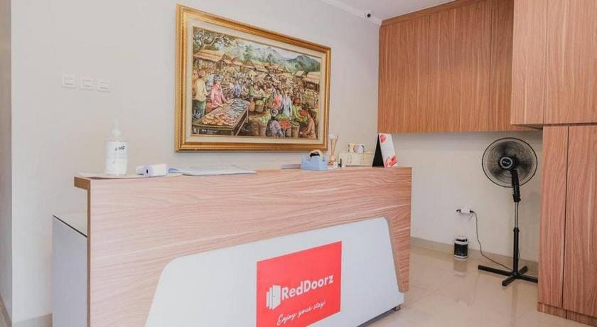 RedDoorz Plus near Soekarno Hatta Airport Taman Mahkota Bed and Breakfast in Jakarta