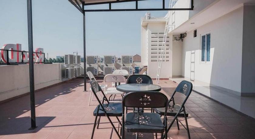 RedDoorz Plus near Soekarno Hatta Airport Taman Mahkota Bed and Breakfast in Jakarta