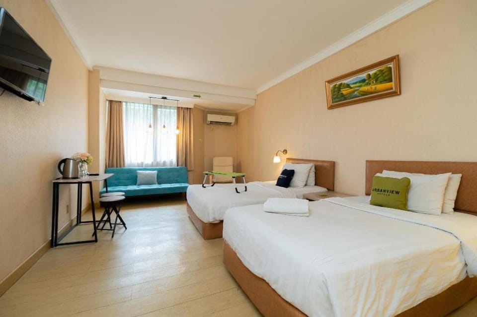 RedDoorz Plus near Kebayoran Baru Blok S Hotel in South Jakarta City