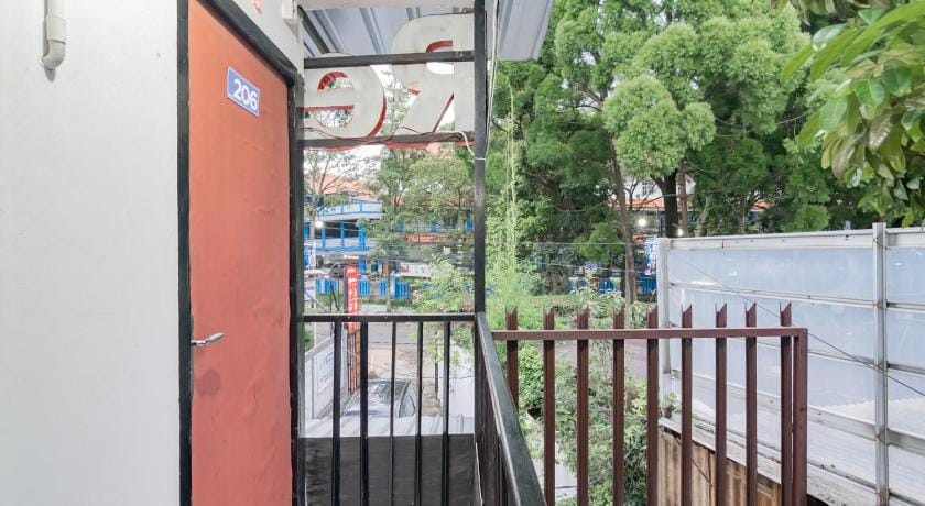 RedDoorz near Riau Junction Mall 2 Bed and Breakfast in Bandung