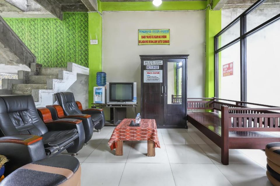 OYO 3830 Dfarys Gh Syariah Hotel in Indonesia