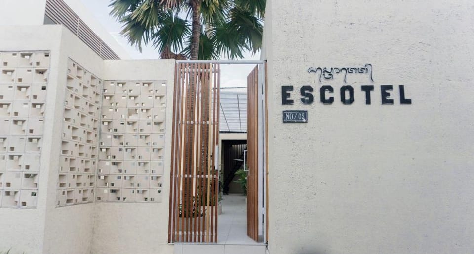 Escotel Tempekan Guest House Bed and Breakfast in North Kuta
