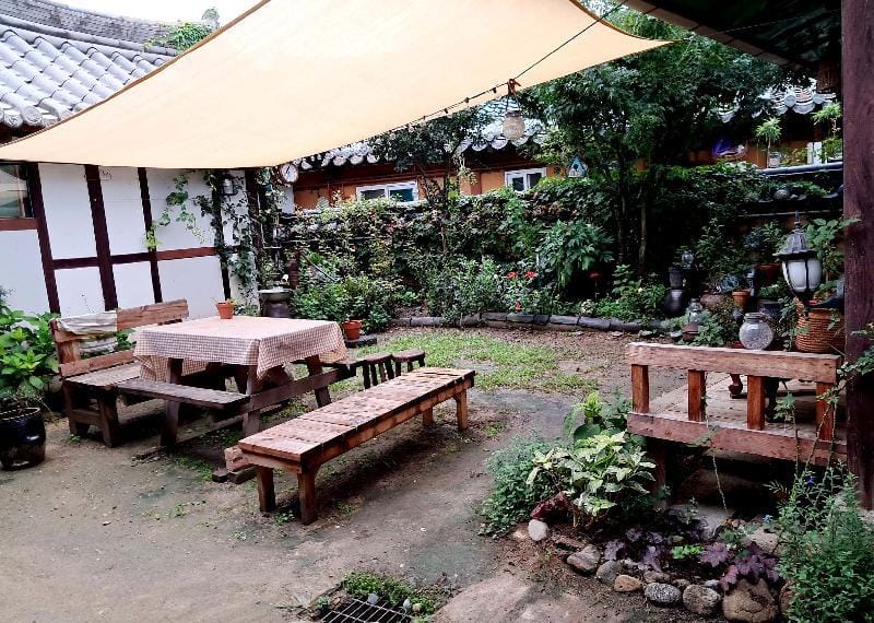 Jamanjae★본채전체.투룸. 단독주방겸 거실 별도★마당예쁜숙-넓고 아늑한 ‘자만재’ Vacation rental in South Korea