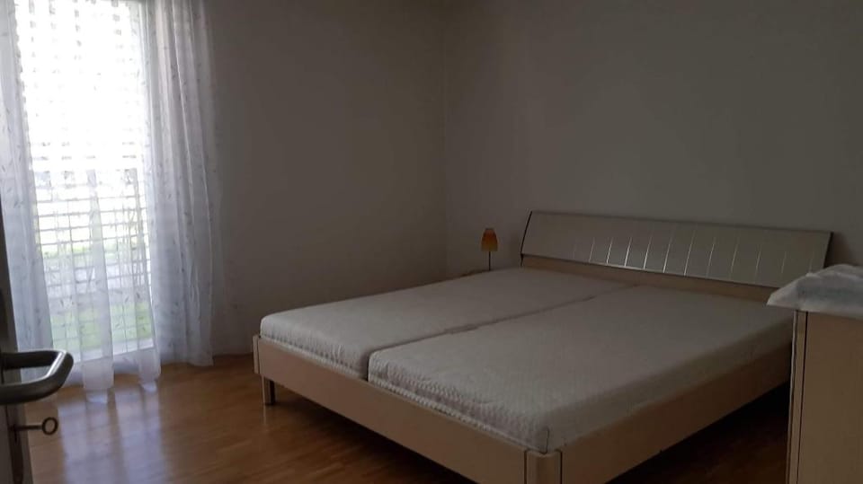 Minergie Parterre Wohnung 90m2 - Gartensitzplatzt Apartment in Baden-Württemberg