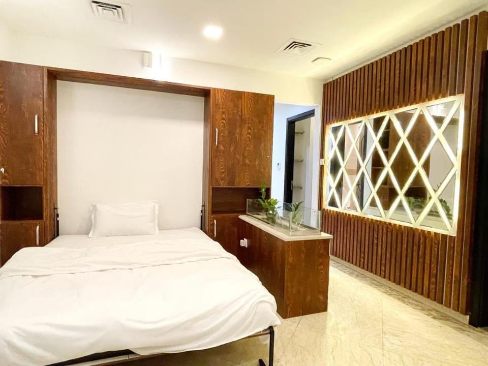 GOLF VIEW 2 BEDROOM APARTMENT with 3 BEDS Apartment in Dubai