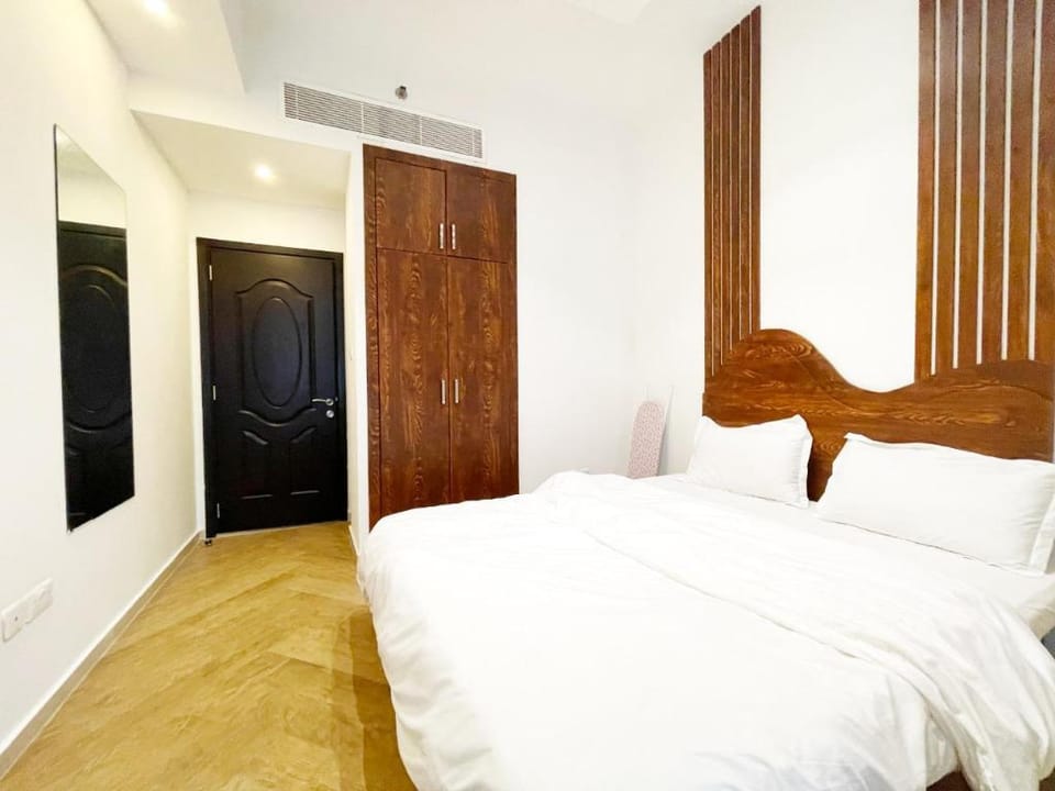 GOLF VIEW 2 BEDROOM APARTMENT with 3 BEDS Apartment in Dubai