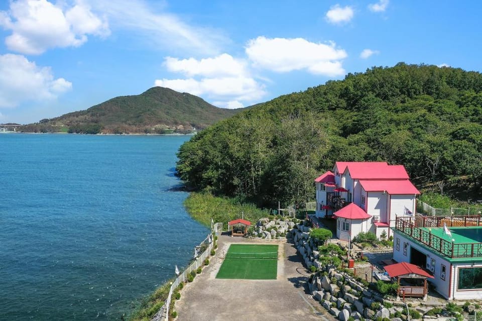 Ganghwa Punggyung gryujineon zip Pension Bed and Breakfast in Gyeonggi-do
