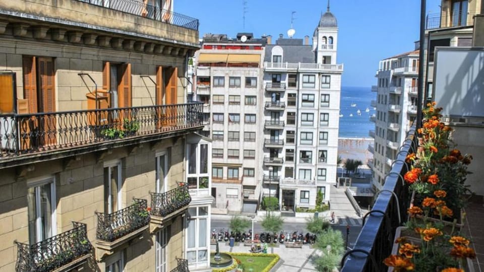 Céntrico con terraza muy cerca de La Concha.  Apartment in San Sebastian