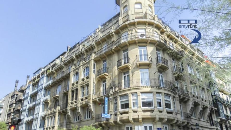 Céntrico con terraza muy cerca de La Concha.  Apartment in San Sebastian
