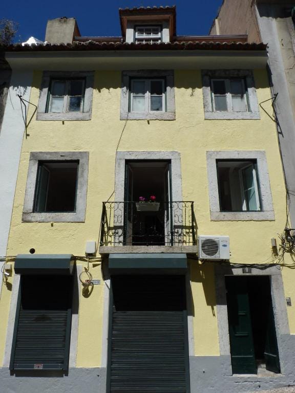 PS LISBON FLATS- Av Liberdade I - Clean&Safe Stamp Apartment in Lisbon